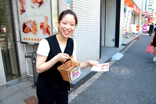 ちらし配り